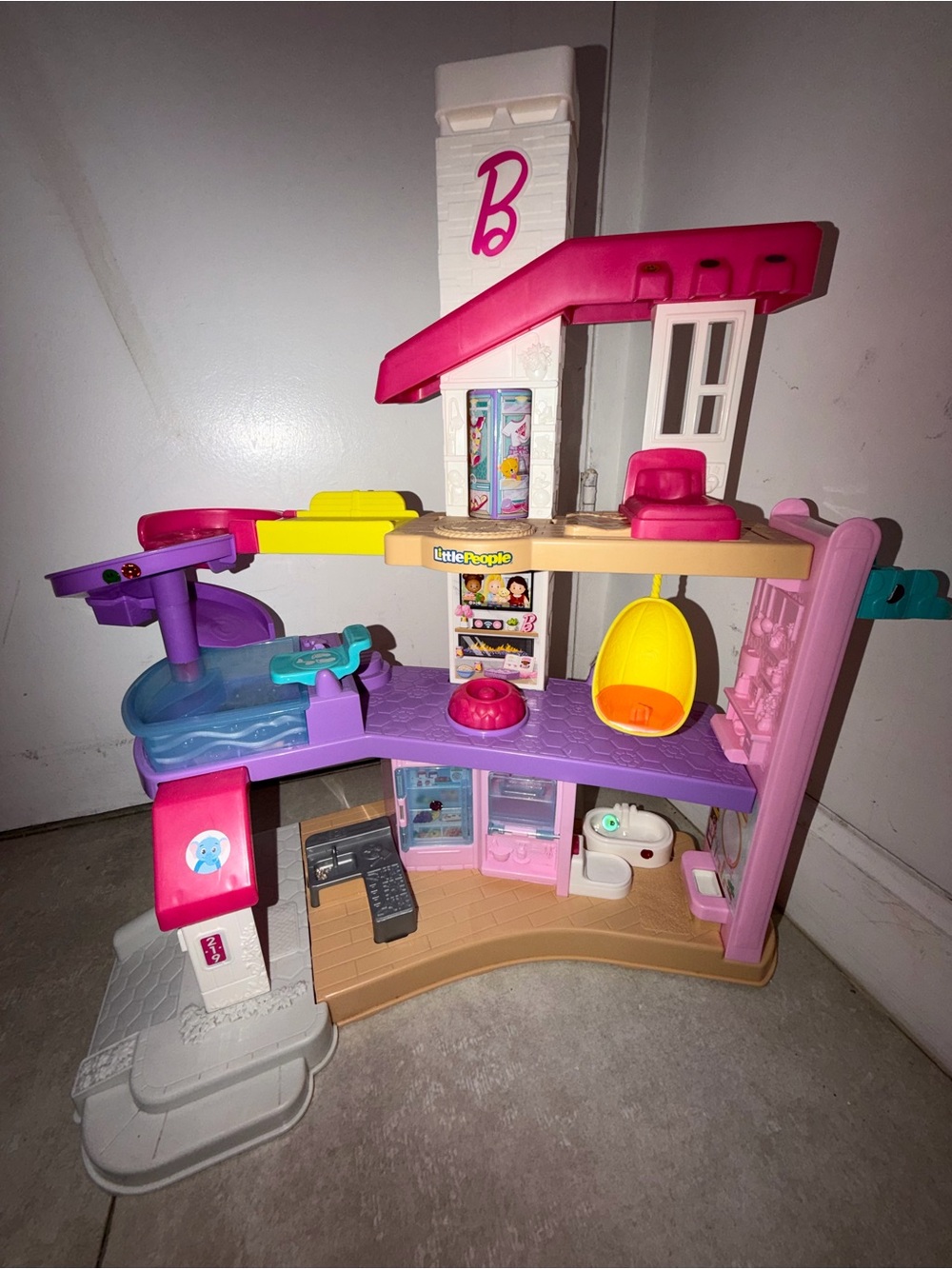 Fisher-Price Little People Barbie Dollhouse Playset, Ages: 3-7.
